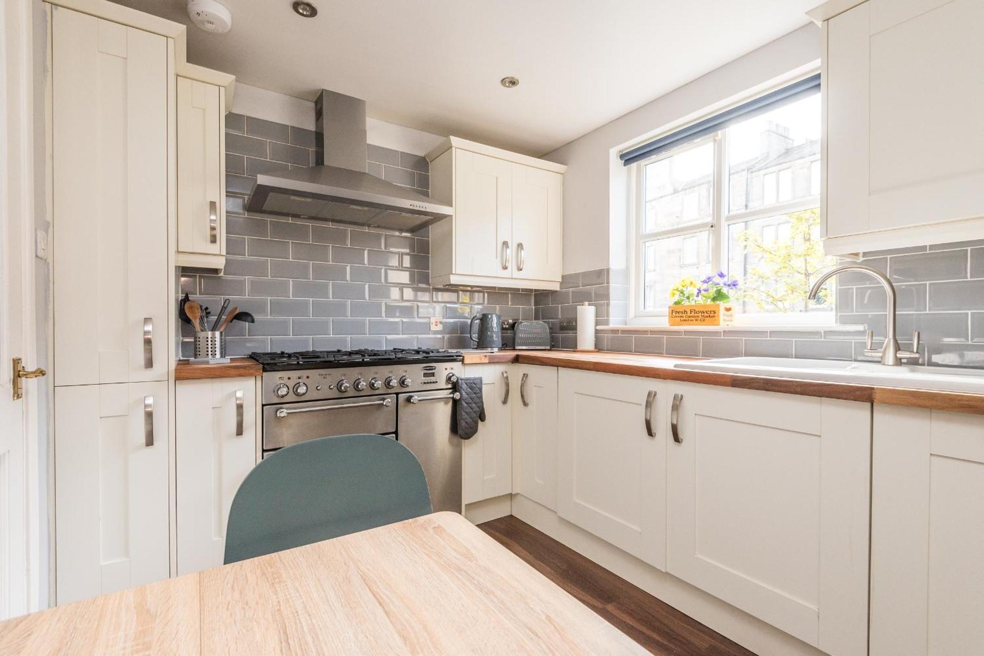 Cosy Roseburn Apartment, Edinburgh - 2 Bedrooms, Free Parking Exterior photo